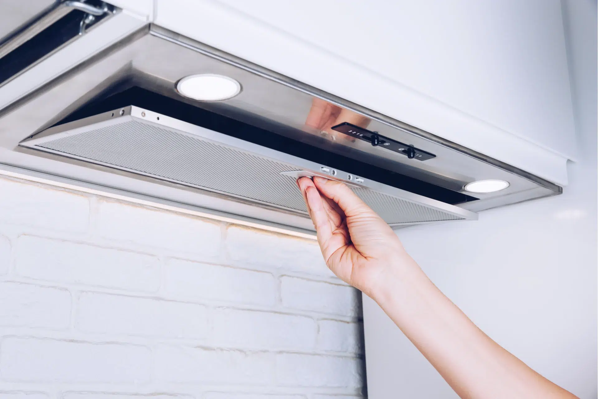 Nouveau projet - 2026-02-26T121440.151 Dead cockroach on floor